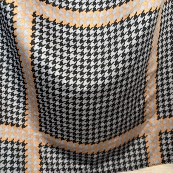 Plaid houndstooth women’s scarf feels like silk label missing 31”x31” - Picture 2 of 2